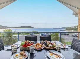 Tah Villa 1, 68 Marine Dr - stunning views, linen and air con