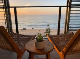 Coastal Luxe - Beachfront - Reduced until Feb 2026!，位于纽卡斯尔的酒店