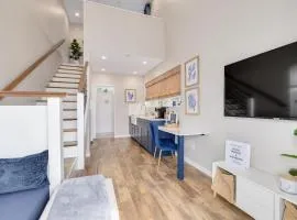 719 Douglas Avenue, Unit B "Sandy"