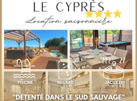 Villa Le Cyprès classée 4 Etoiles billard, piscine et jacuzzi，位于圣若瑟的酒店