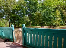 DOMAINE de la TAPIE，位于Bourriot-Bergonce的酒店