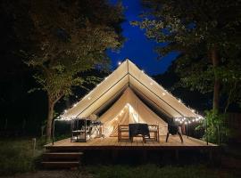 COUSCOUS Glamping Manazuru，位于真鹤町的豪华帐篷