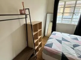 Room near to Melbourne Airport & Train Station