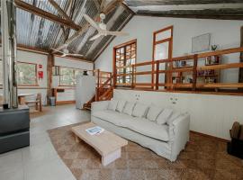 Orchard Cottage - Quiet Farm Escape，位于Yallingup Siding的酒店