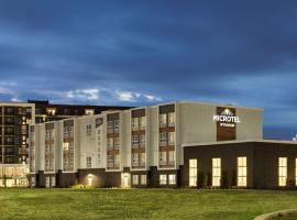 Microtel Inn & Suites by Wyndham Boisbriand，位于Sainte-Thérèse的酒店