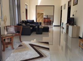 Guest House Griya Mundu Kerten，位于Bonorejo的酒店