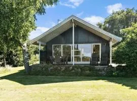 Bright And Cozy Summer House With Sea View