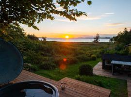 Lovely Cottage With Wilderness Bath And View，位于霍尔拜克的酒店