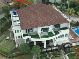 Flamingo Aquila，位于巴东的酒店