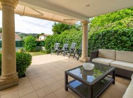 Villa Susana Amplia villa en entorno magnífico，位于萨卡罗的酒店