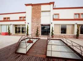 巴拉塔里亚岛酒店