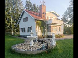 Nina`s GuestHouse 160m2, J&auml;ms&auml; City, Include x2 Himos SkiPass，位于耶姆赛的海滩酒店