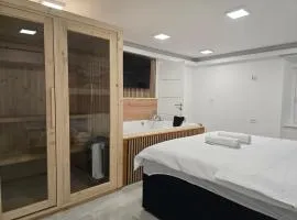 Edy Deluxe Room - Sauna & Jacuzzi