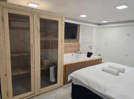 Jacuuzi & Sauna Edy Room - City Center，位于萨格勒布的酒店