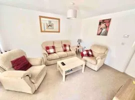 Great home in lovely area with parking, sleeps 6