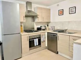 Great home in lovely area with parking, sleeps 6