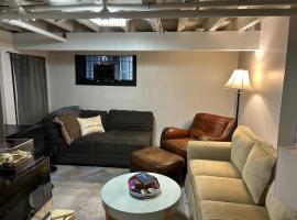 Private Studio Apartment-Pet Friendly，位于唐纳斯格罗夫的酒店