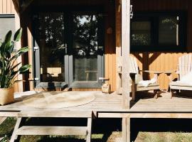 Tiny House op boutique camping Whanau，位于Rutten的露营地