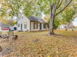 7 Mi to Downtown Minneapolis Home with Fire Pit!