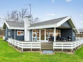 Nice Home In Ebeltoft With Sauna