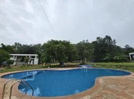 Easy Stays Yelagiri - Eco Village - non AC - Free Wifi - Full Kitchen - Free Barbeque Equipment - Swimming Pool - No Alcohol Zone