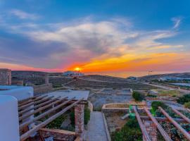 Villa Ioanna for 10 - AllParos Villas，位于Sarakíniko的酒店