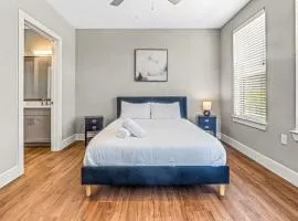 Fascinating 2BD 2BA w Beautiful Pool in Fort Worth