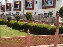 VATS VILLA "Feels like Home & Facilitates like Hotel"，位于范兰德凡的酒店