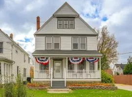 Walk to Beach Home with Pool in Vermilion