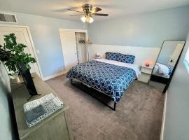 Clubhouse 1316 - Suite 3 in Shared Home，位于坦培的酒店