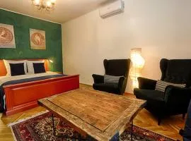 Union Square Apartment by NUX