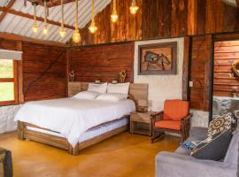 Riverside La Masía Ecohotel，位于萨兰托的酒店