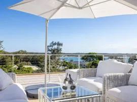 Cloud Nine, 18 Wynne Cres - pool, waterviews, linen