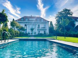 Ferienwohnung Fürst Malte Loft I Design & Pool Putbus，位于普特布斯的酒店