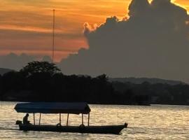 XIMEL House，位于弗洛勒斯的海滩酒店