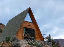 Cozy Glamping Cabin With Pool, Perfect For Couples & Families，位于Arakapas的酒店