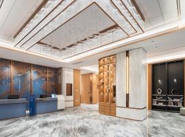 Holiday Inn Express Chengdu Shuangliu Airport by IHG Free shuttle bus from Shuangliu International Airport to hotel about 8 Minutes by car Welcome drink，位于成都的酒店