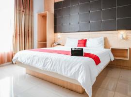 RedDoorz Premium at Hotel T-ONE Jambi，位于Tanjungjohor的酒店