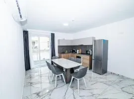 Modern 2-Bedroom Apartment with Terrace - By HostMT