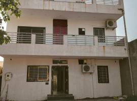 Gurukrupa Yatri Niwas，位于Garudeshwar的酒店