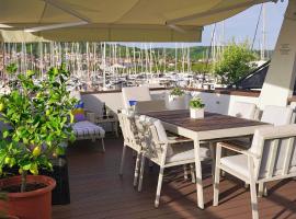 Floating Sea house MIRAMARE，位于波尔托罗的酒店