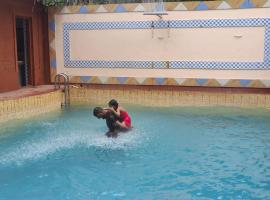 The Twin Cottages Coorg，位于马迪凯里的带泳池的酒店