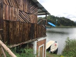 Weaver Bird Hostel，位于Rubanda的青旅