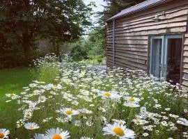 Bream Barn - sea view, woodburner, easy walk to the beach, parking, full kitchen