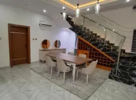 Luxury, family friendly 3Bed detached Duplex in a secured Estate