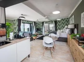 Polka Dot Airport Exec Suite