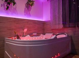 Love Room Luxe Près de la Mer，位于弗雷瑞斯的酒店