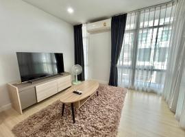 3 bedrooms Townhome near Mega Bangna，位于曼那的酒店