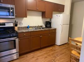 Spacious Updated 1 Bedroom Apartment，位于诺默尔的酒店