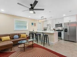 The Shark Tank Cocoa Beach - Retro Florida, Downtown, 5-Min Walk to Beach, Shops & Bars